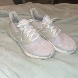 White UltraBoost women’s size 9